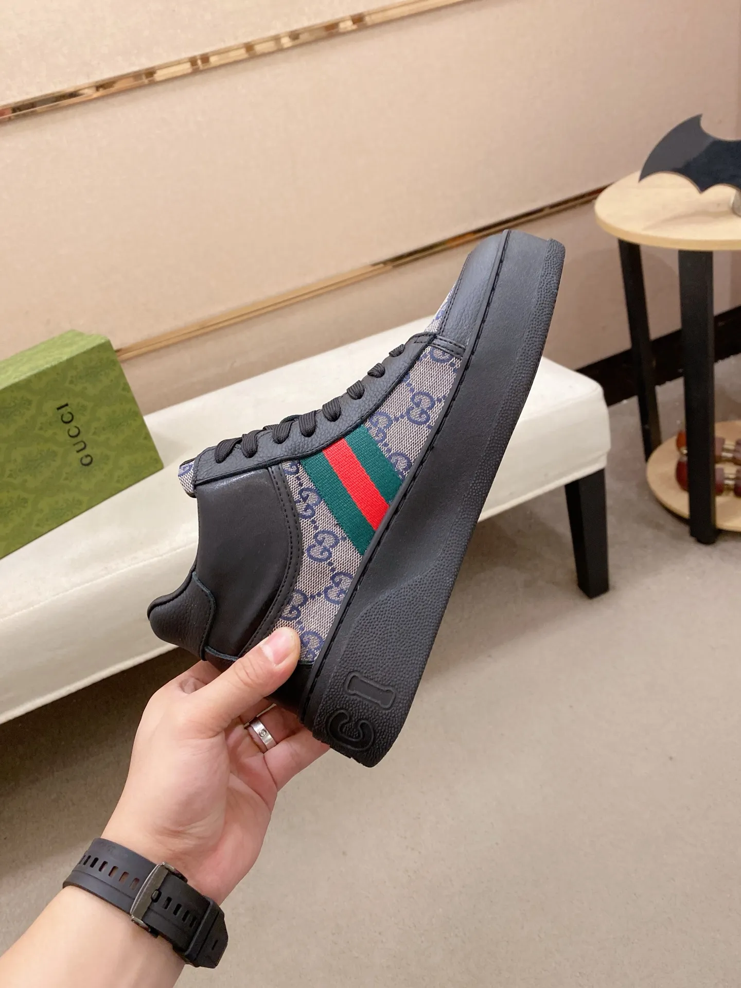 Factory price: 442💰 (GUCCI) The latest model from the official website🎁🎁Casual and fashionable men's shoes👟, hot style💥The style is simple and elegant, exclusive for trendy men. Unique official website's latest brand elements👑original Gucci decoration, fashionable and generous, the fabric is original cowhide ✅sheepskin lining, the official website specifies wear-resistant casual outsole, the classic model is taken in kind at the counter🎬38-44 (can be customized for 45 non-refundable)